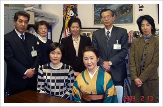 �ʐ^�i�S�̑�}�փ����o�[�ƈ䉬���w�Z�Z���搶�����Z���搶��PTA��j